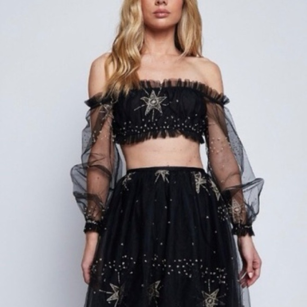 Lurelly embroidered top NWOT